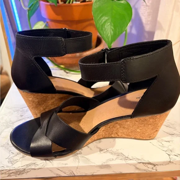 Clarks Black Crisscross Heels - Picture 2 of 8